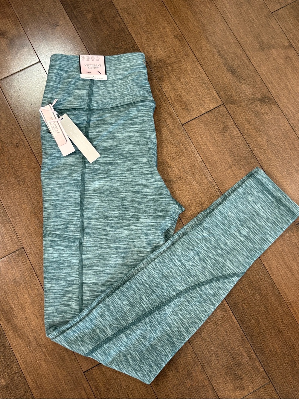 NWT Victoria’s Secret High Rise 27 Inseam Essential Pocket Leggings, Size 8